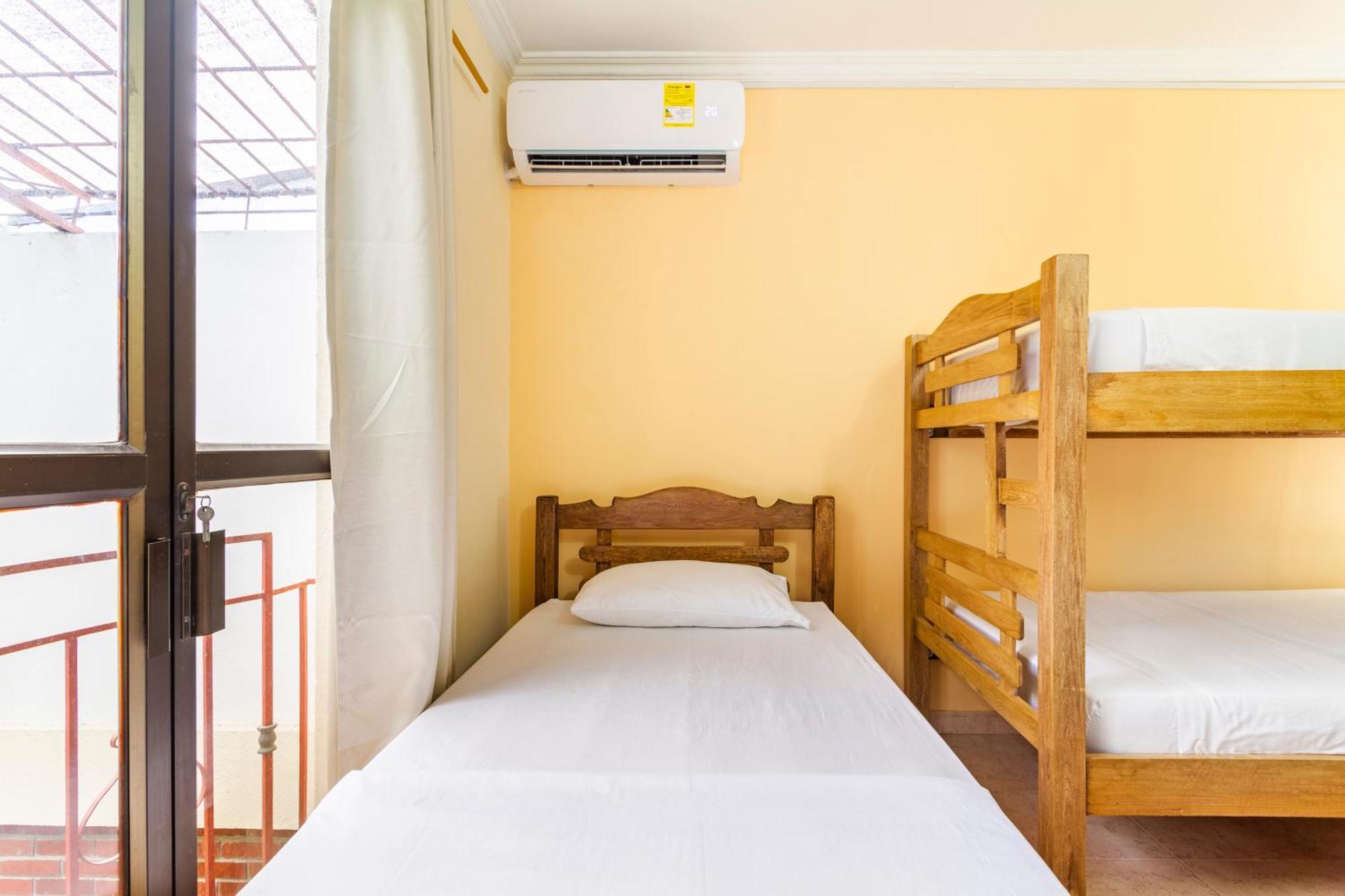 Hostal Cartagonova - Habitaciones Privadas Y Amplias Cerca A Zonas Turisticas Cartagena Exterior photo