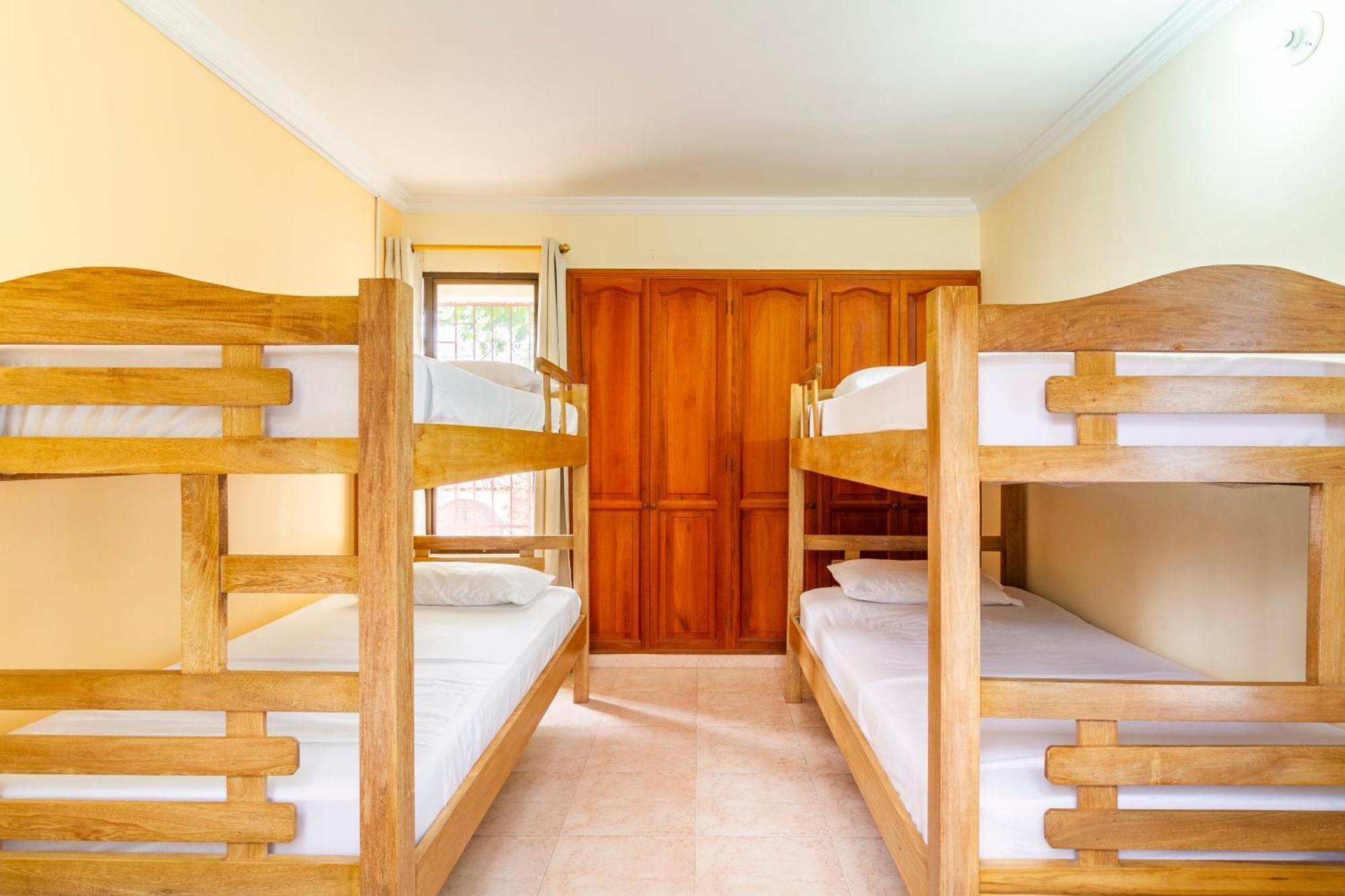 Hostal Cartagonova - Habitaciones Privadas Y Amplias Cerca A Zonas Turisticas Cartagena Exterior photo