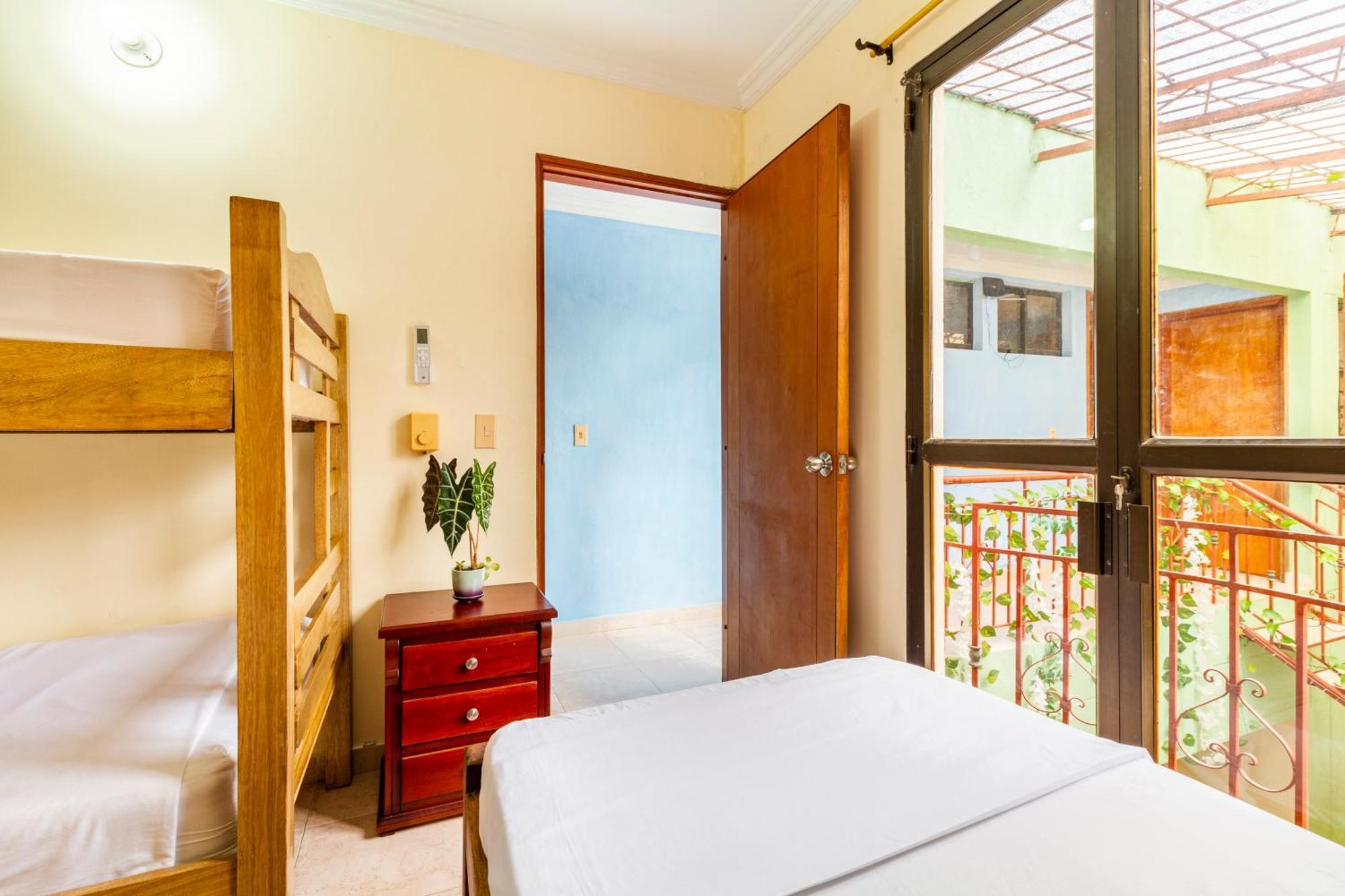 Hostal Cartagonova - Habitaciones Privadas Y Amplias Cerca A Zonas Turisticas Cartagena Exterior photo