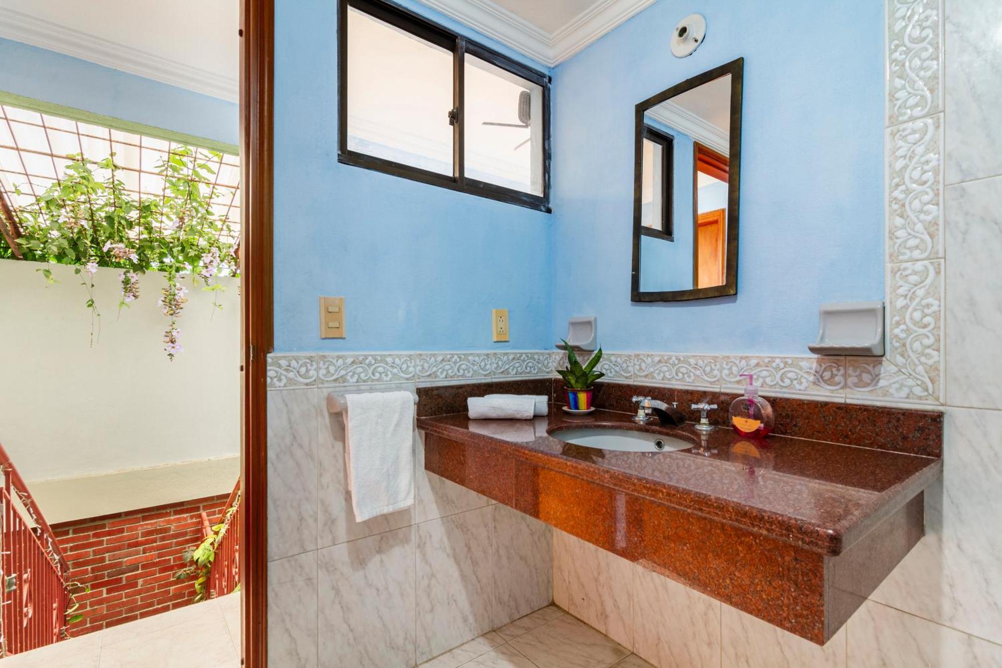 Hostal Cartagonova - Habitaciones Privadas Y Amplias Cerca A Zonas Turisticas Cartagena Exterior photo
