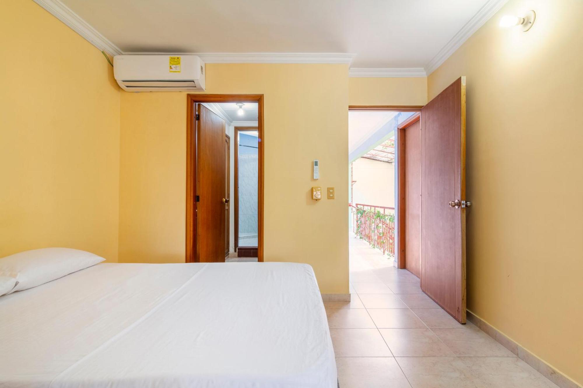 Hostal Cartagonova - Habitaciones Privadas Y Amplias Cerca A Zonas Turisticas Cartagena Exterior photo