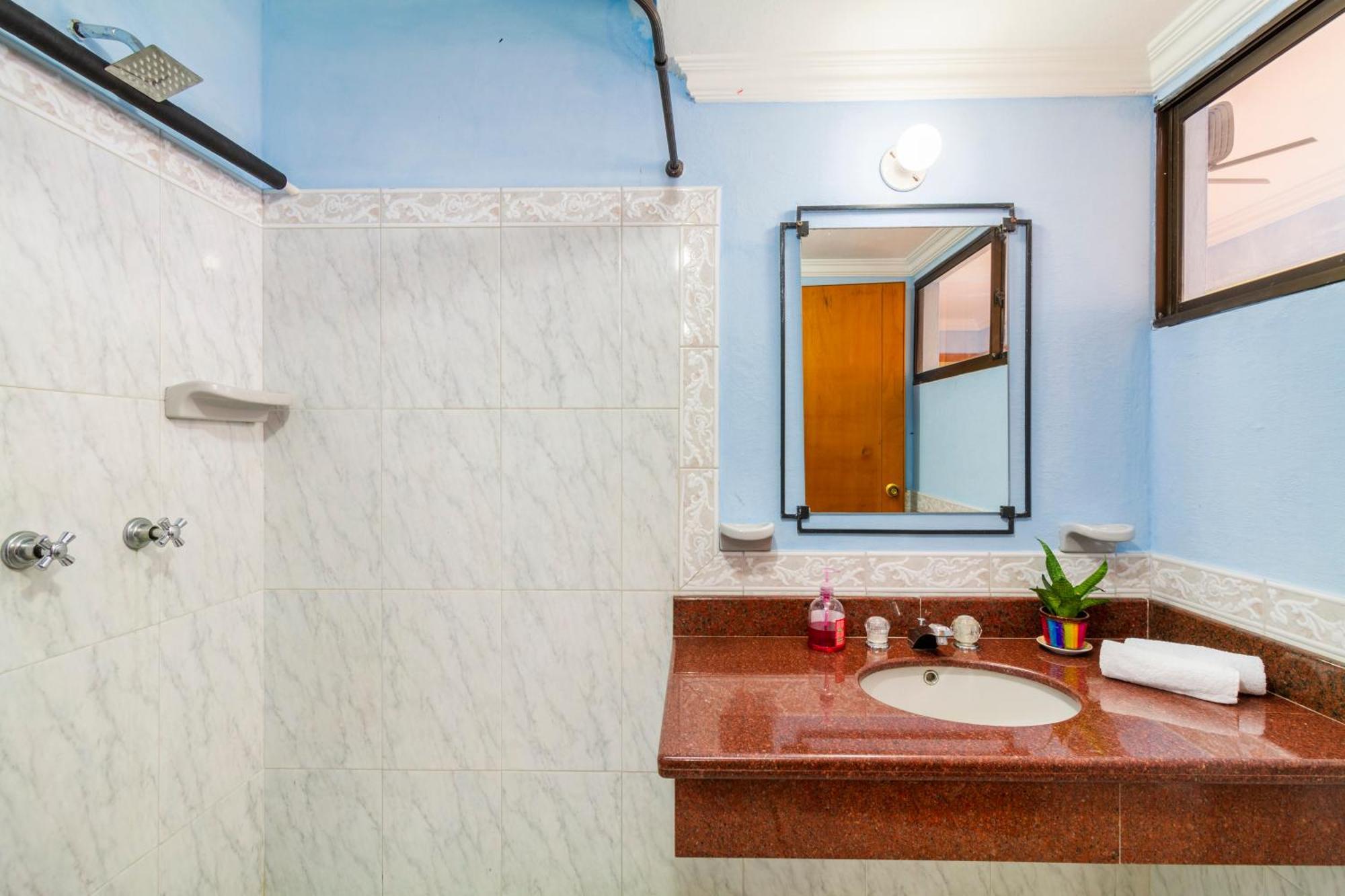 Hostal Cartagonova - Habitaciones Privadas Y Amplias Cerca A Zonas Turisticas Cartagena Exterior photo